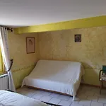 La Fermette Hotel *